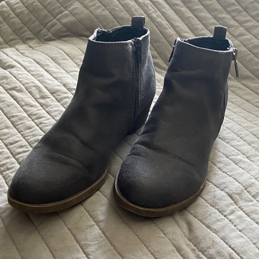 Carlos by Carlos Santana Women's Gray Ankle Boots